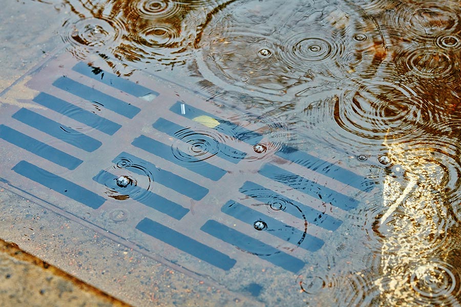 Überschwemmung vor der Kanalreinigung Überschwemmung vor der Kanalreinigung